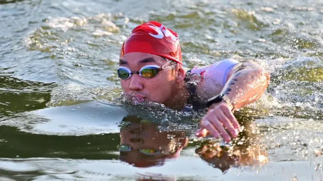 ว่ายน้ำ