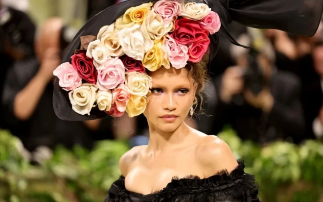 Dune serisi ile ününü katlayan Zendaya, Met Gala'da iki kıyafetle boy gösterdi