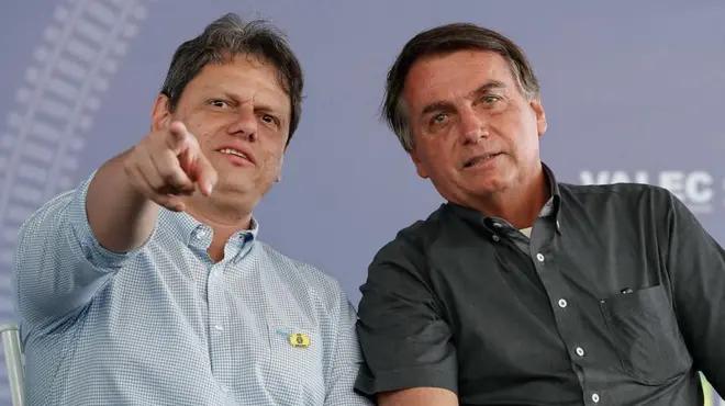 Tarcísio ao lado do então presidente Bolsonaro