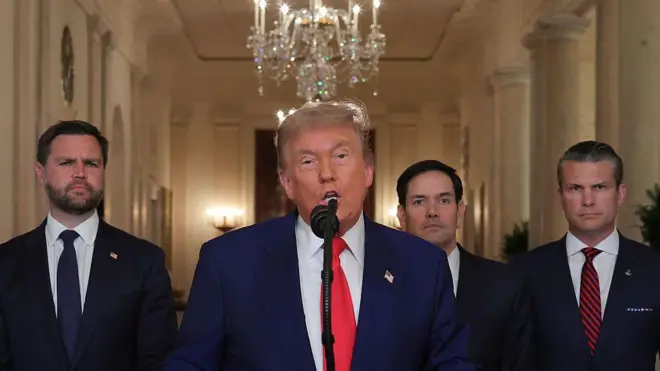 Donald Trump anunciando los ataques a Irán.