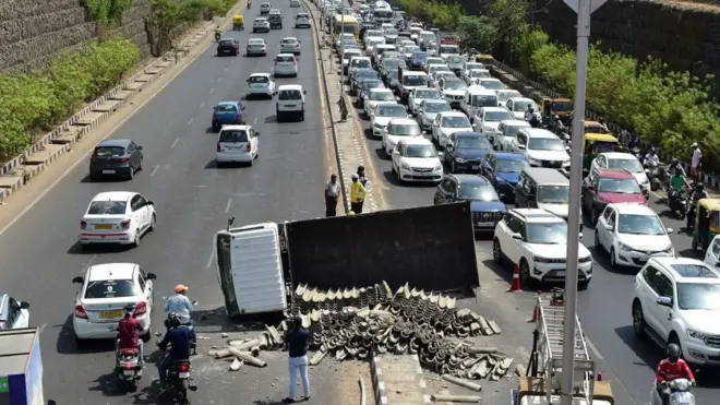 रस्ते अपघात 