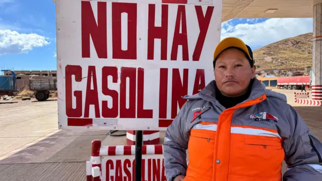 Olga Quispe en la gasolinera de Desaguadero, Bolivia. 