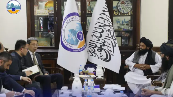 د طالبانو د کانونو وزیر د چین له سفیر سره لیدلي دي