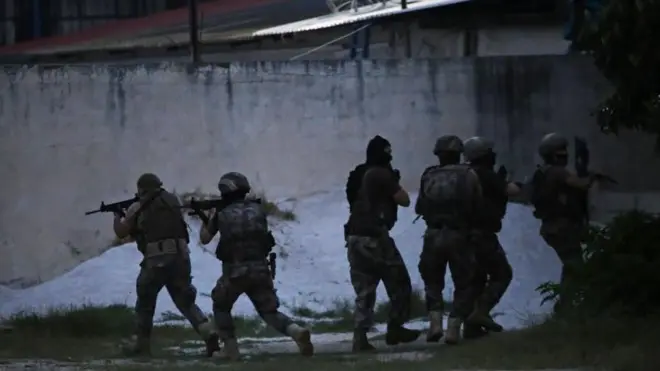 2020 yılında Adana'da düzenlenen bir IŞİD operasyonuna katılan polisler