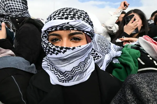 په سوریه کې یوه مېرمنه