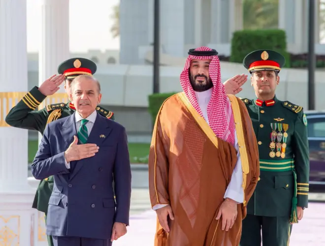 شهباز شریف، نخست وزیر پاکستان د رکنار ولیعهد عربستان