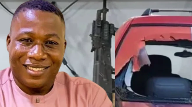 Sunday Igboho wọ aṣọ buba, ibọn ati ọkọ to jona wa lẹgbẹ rẹ