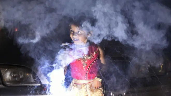 फटाके आणि धूर