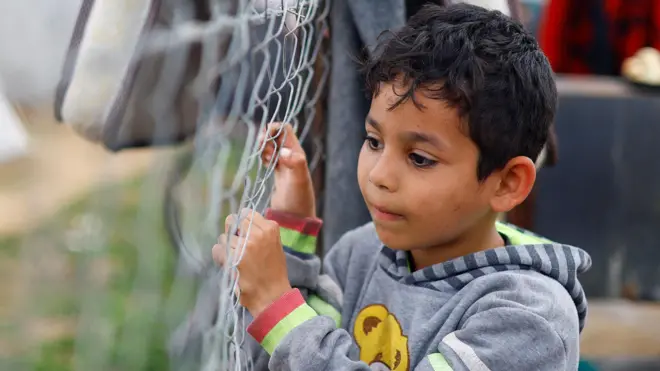 राहत शिविर में एक फ़लस्तीनी बच्चा