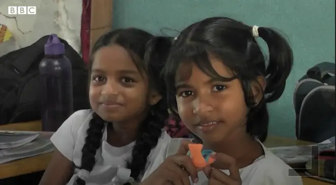 වසර පනහකට වඩා පැරණි මේ ගොඩනැගිල්ලේ බිත්ති දිරාපත් වී ඇති අතර තහඩු සෙවිලි කළ වහල ද කඩා වැටීමේ අවධානමක් ඇතැයි වාර්තා වේ.