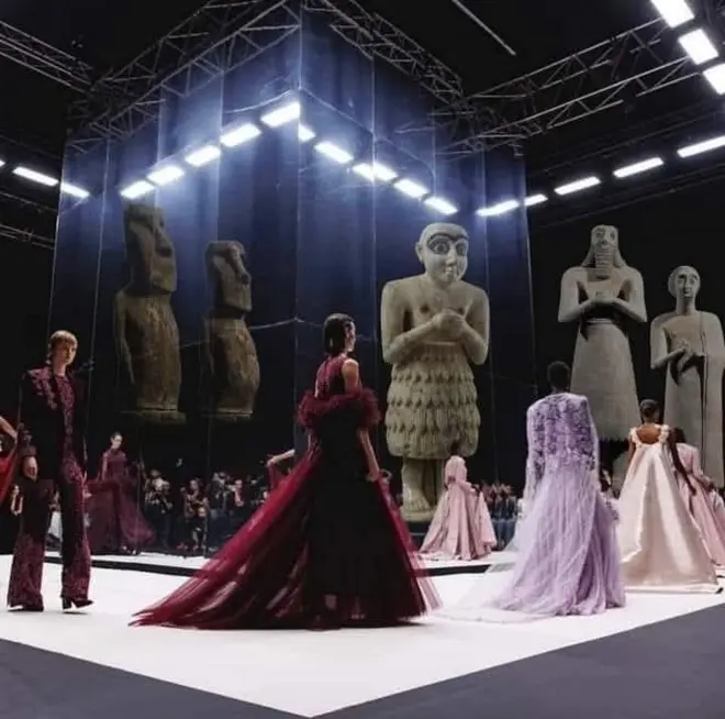 Arrintaan ayaa baraha bulshada ka dhalisay hadal hayn xooggan