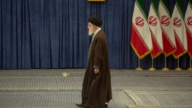 علی خامنه‌ای