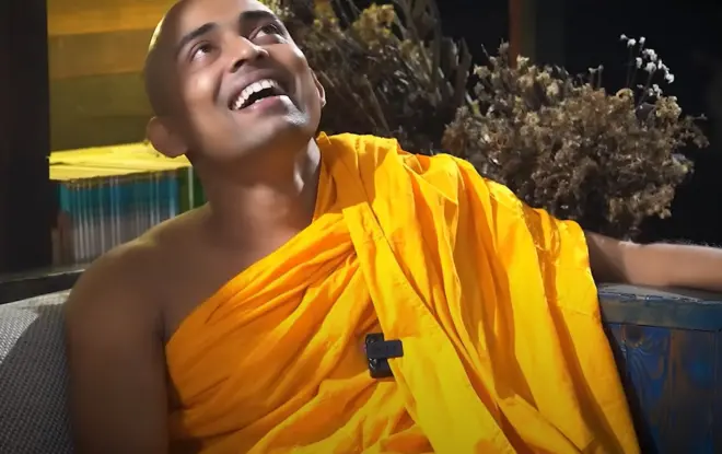 බුදු දහමට අපහාස කළ බවට එල්ල වූ චෝදනා සම්බන්ධයෙන් රක්‍ෂිත බන්ධනාගාරගත කර සිටින රත්නපුරේ විමලබුද්ධි හෙවත් 'විශ්ව බුද්ධි මුනි' නමැත්තා භික්ෂූත්වයෙන් නෙරපීමට, රාමඤ්ඤ නිකායේ කාරක සංඝ සභාව ඒකමතිකව තීරණය කළේ ය.