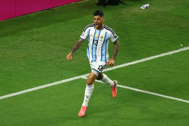 Romero comemorando