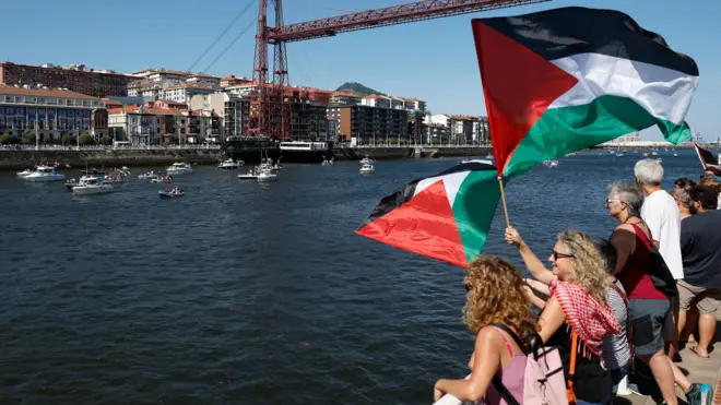 متظاهرون داعمون للقضية الفلسطينية