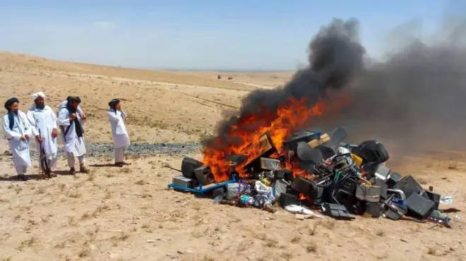 yanan müzik aletleri