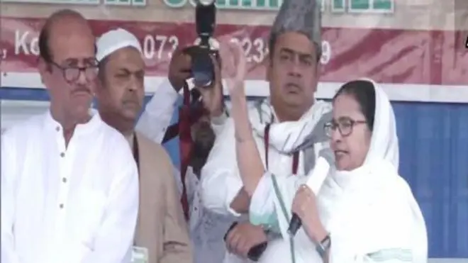 ঈদের জমায়েতে শনিবার ভাষণ দিচ্ছেন মমতা ব্যানার্জী