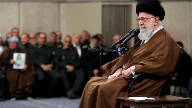 İsrailin İranı bombalamasından bir gün sonra ilk dəfə İranın Ali dini lideri Ayətullah Əli Xameneyi hücumlara reaksiya verib.