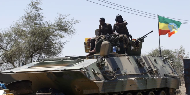 ኣባላት ሰራዊት ምክልኻል ኢትዮጵያ ኣብ ታንኪ ኰይኖም ዘርእይ ፎቶ
