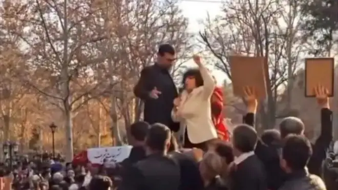 نرگس محمدی در مراسم هفتم خسرو علیکردی، وکیل حقوق بشر