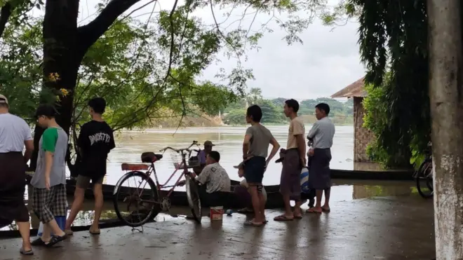 သြဂုတ်လ ၂၃ ရက်တုန်းက ကျုံပျော်မြို့က မြစ်ရေကြီးနေတဲ့မြင်ကွင်း 