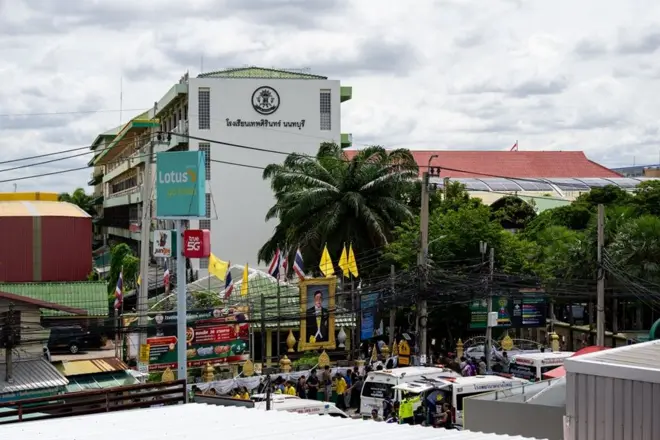 เหตุสะเทือนขวัญที่โรงเรียนเทพศิรินทร์ นนทบุรี อ.บางกรวย จ.นนทบุรี เกิดขึ้นในวันศุกร์ที่มีการเรียน-การสอนตามปกติ 