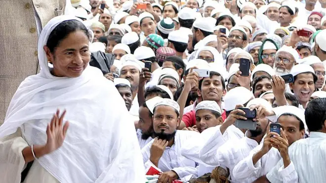 কলকাতায় ঈদের নামাজে মমতা ব্যানার্জী