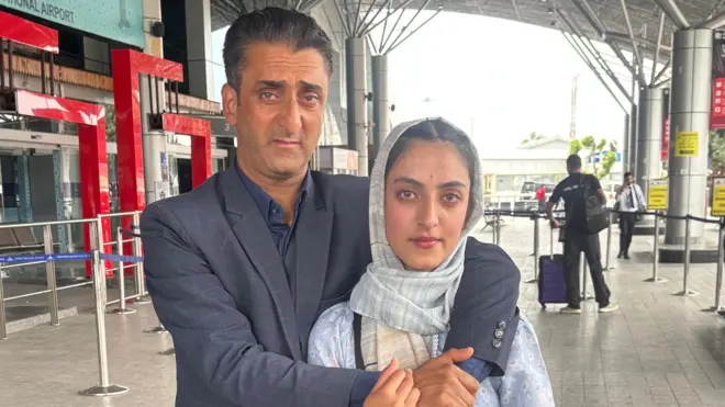 ईरान यूनिवर्सिटी ऑफ़ मेडिकल साइंस में एमबीबीएस की प्रथम वर्ष की छात्रा रौनक़ अशरफ