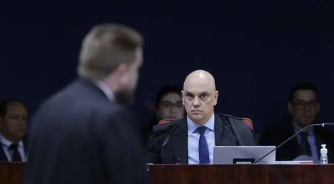 Moraes ouve advogado no STF