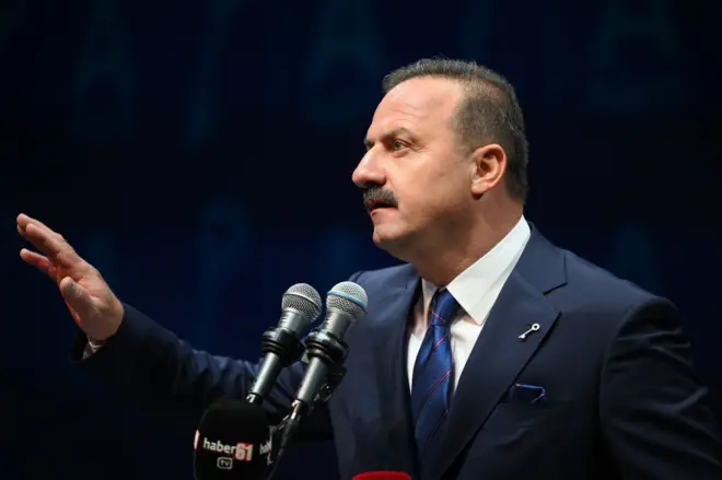 Yavuz Ağıralioğlu, Ankara'daki ATO Congresium'da ekibiyle beraber Anahtar Parti'nin tanıtımını gerçekleştirdi