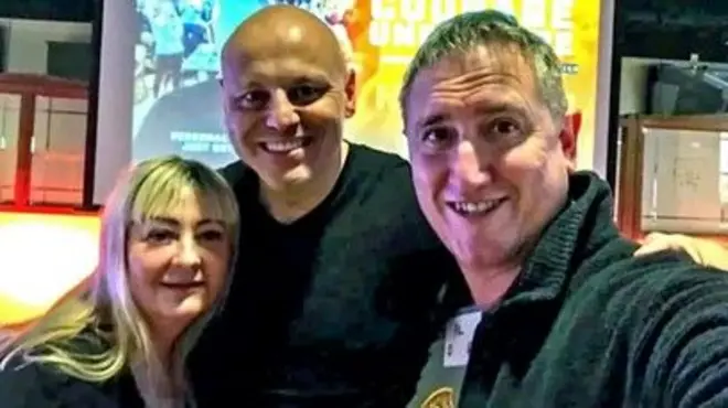 Selfie de Sam Wall, Brad Burton e Alan Price, na qual todos estão sorrindo