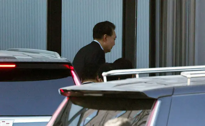 공수처로 들어서고 있는 윤석열 대통령