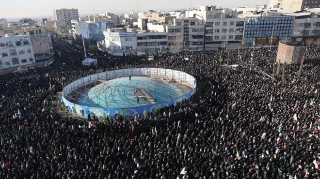 عزاداری در میدان انقلاب تهران