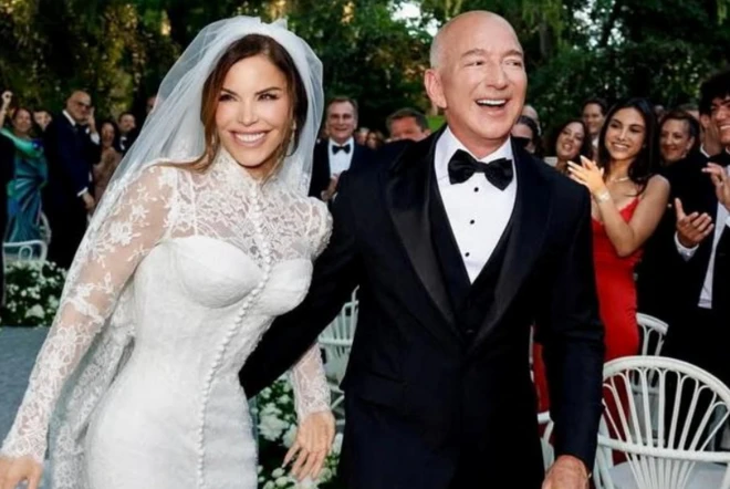Bezos y su esposa