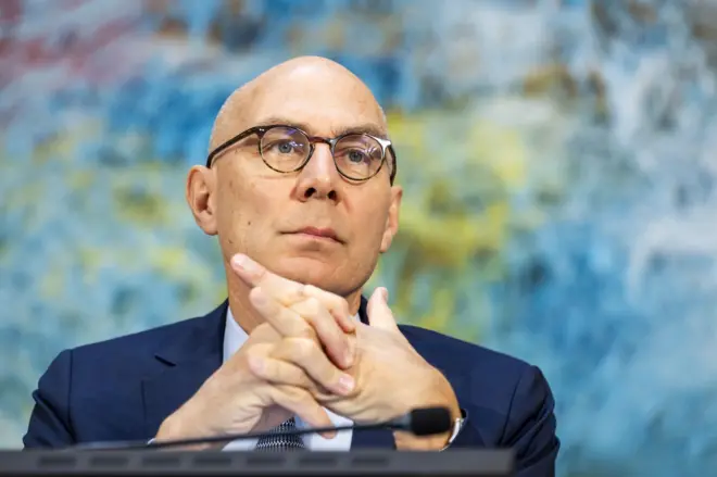 يستمع المفوض السامي للأمم المتحدة لحقوق الإنسان فولكر تورك إلى بيان خلال الجلسة الخاصة لمجلس حقوق الإنسان بشأن حالة حقوق الإنسان في مدينة الفاشر السودانية وما حولها، في المقر الأوروبي للأمم المتحدة في جنيف، سويسرا، 14 نوفمبر 2025