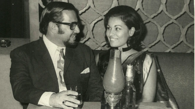 رخشندہ خٹک اپنے شوہر حسین جویری کے ساتھ