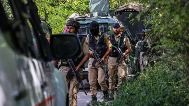 సైనికులు