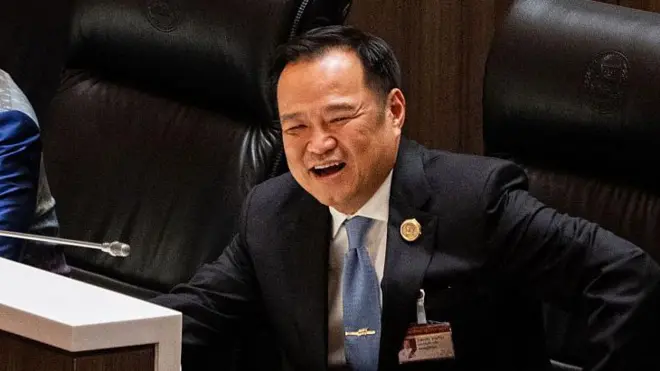 นายอนุทิน ชาญวีรกูล หัวหน้าพรรคภูมิใจไทย