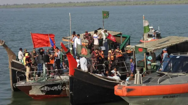 အေအေဖမ်းထားတဲ့ ရေလုပ်သား ၇၃ ဦးကို ဘင်္ဂလားဒေ့ရှ်နယ်ခြားစောင့်တပ်(BGB)ထံပြန်လွှဲခဲ့တဲ့ အခြေအနေ