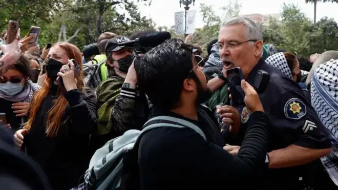 از آغاز جنگ اسرائيل در غزه دانشگاه‌های آمریکا بارها صحنه تظاهرات و جدل‌های لفظی درباره جنگ اسرائیل-غزه بود اما بعد از مدتی این اعتراض‌ها فراگیر شدائیل - غزه بود اما بعد از مدتی این اعتراض‌ها فراگیر شد