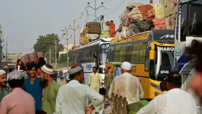 افغان‌ها در کراچی، مرکز ایالت سند در حال خروج 