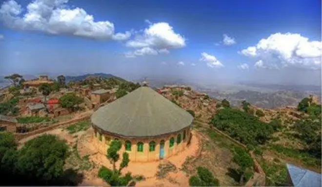 ኣብ ልዕሊ ኣድማስ ሰማይ ተኾይጡ ዝርአ ደብረ ቢዘን