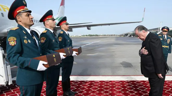 د تاجیکستان ولسمشر امام علي رحمان د شیرین‌شاه شاهمر، نصرت‌الله مخصوم او نثار محمد د قبرونو خاورې ته درناوی وکړ.