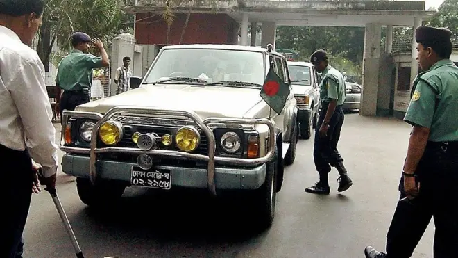 পুলিশি নিরাপত্তা