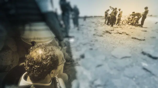 فريق بي بي سي أثناء لقائه مجموعة أبي حذيفة - يمين الصورة - على مشارف السويداء
