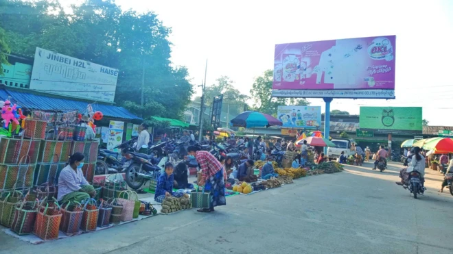 ပခုက္ကူ အမှတ် ၁ မြို့မဈေးမြင်ကွင်း (ပုံဟောင်း)