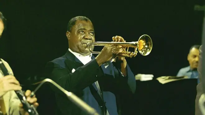 Armstrong sa trubom na bini