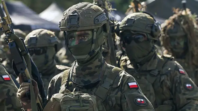 Військові у формі із прихованими обличчями на навчаннях НАТО "Залізний захисник-25"