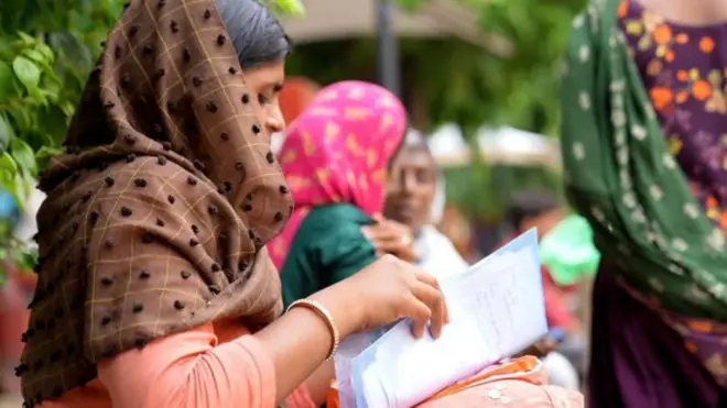 मेनोपॉजबाबत महिलांमध्ये भावनिक गुंतागुंतीसह असुरक्षिततेची भावना असते