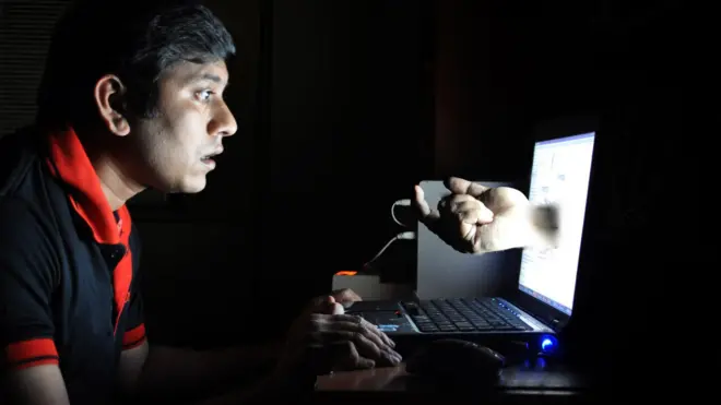 ''මගේ උපදෙස තමයි තමන්ගේ ඥාතින් හෝ දන්න කියන කවුරුත් නැති රටක ඉදලා එන දුරකථන ඇමතුම් වගේම විවිධ වංචාවන්ට ලක් කරන්න පුළුවන් කියලා හිතෙන කෙටි පණිවිඩ වලට පිළිතුරු දෙන්න යන්න එපා කියන එක.''